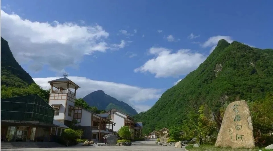 劍門關景區推出購劍門關,翠雲廊門票,兩日內遊客憑本人身份證無限次